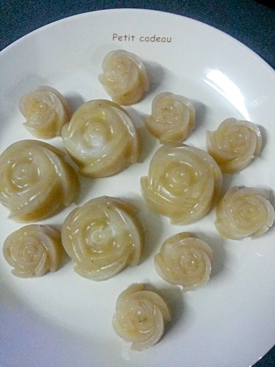 Steamed Banana Cake with Young Aromatic Coconut Meat|Jeab Lertさん