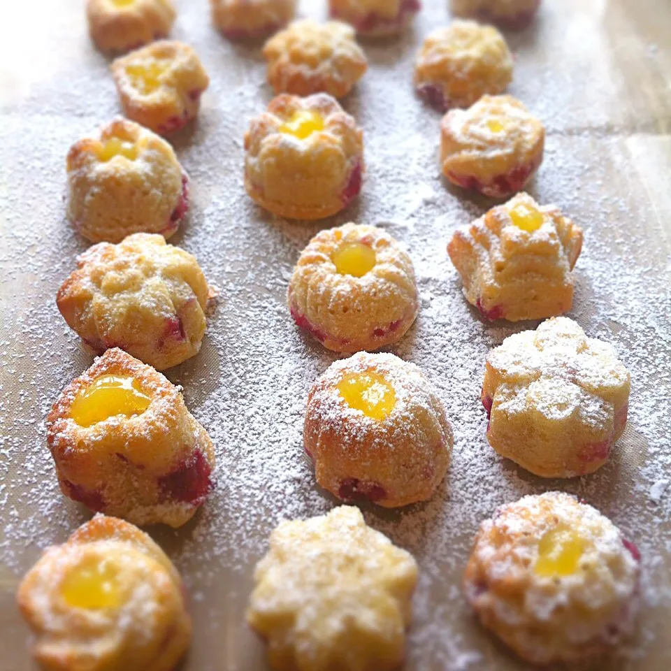 Madenlines with raspberry and lemon curd|Carol Liさん