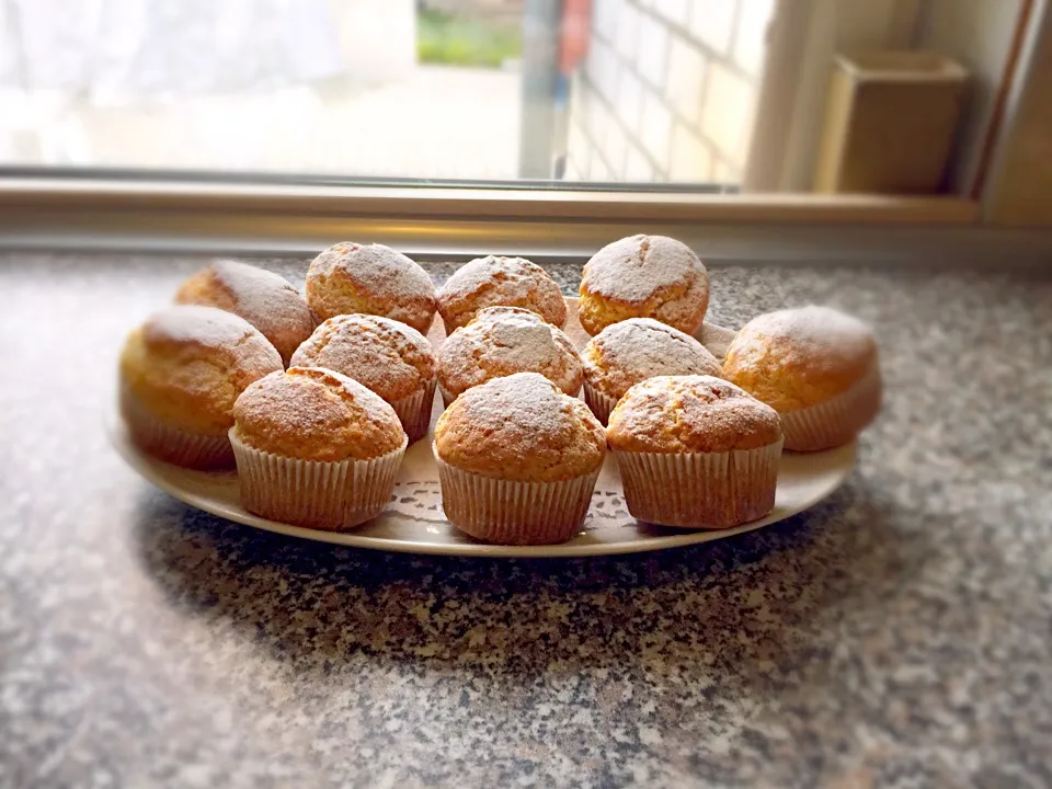 Snapdishの料理写真:Lemon cupcakes|dianaさん