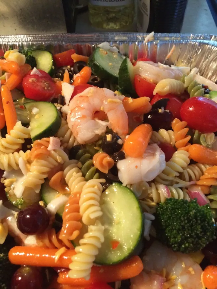 Pasta salad with shrimp and crab meat|teresa whiteさん