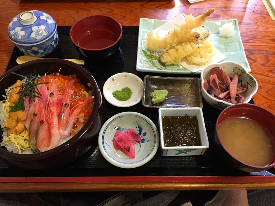 海鮮🐟いくら甘エビウニ丼定食〜〜😤✨|きのすけ〜さん