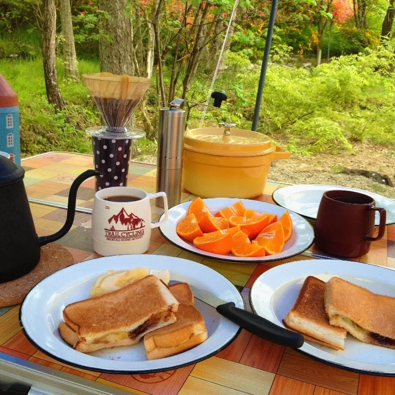 チョコバナナホットサンドとコーヒー♪|ニコさん