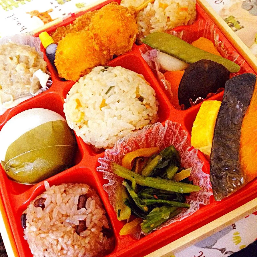 Snapdishの料理写真:こどもの日🎏 花がかり弁当|てみちゃんさん