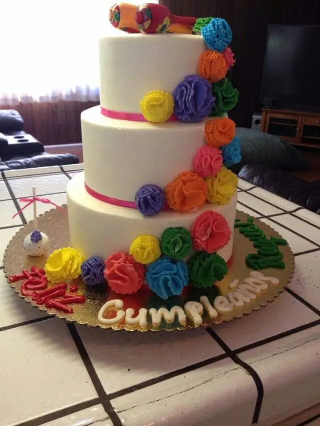 Pastel de cumpleaños para mi hermosa abuela|CHUENCHAIさん