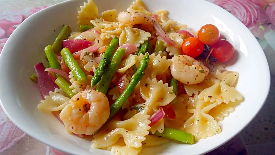 Garlic Shrimp with Asapragus and lemon pasta|Tinaさん