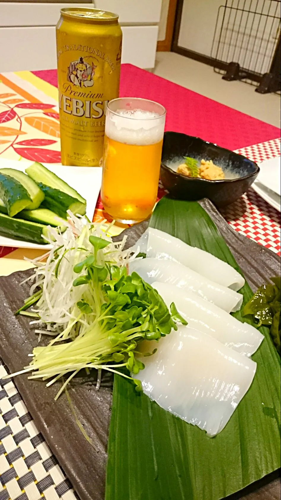 丸イカの刺身🍴豆腐の味噌漬け、きゅうりに付けてΨ(￣∇￣)Ψエビス🍺😄|ナムナムさん