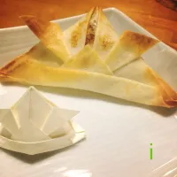 Snapdishの料理写真:kieさんの料理 兜のかたちのクリームチーズ春巻き 👈具はメキシカンなタコ・シーズニングにアレンジ😋