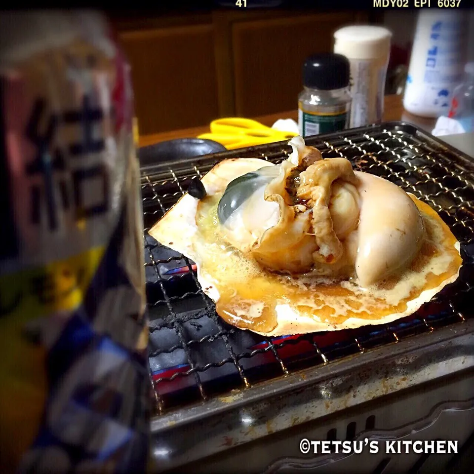 Snapdishの料理写真:北海道産の特大帆立貝を焼いてみたよ〜♪♪(●^∀^●)♪♪ 乾杯！🍻|TETSU♪😋さん