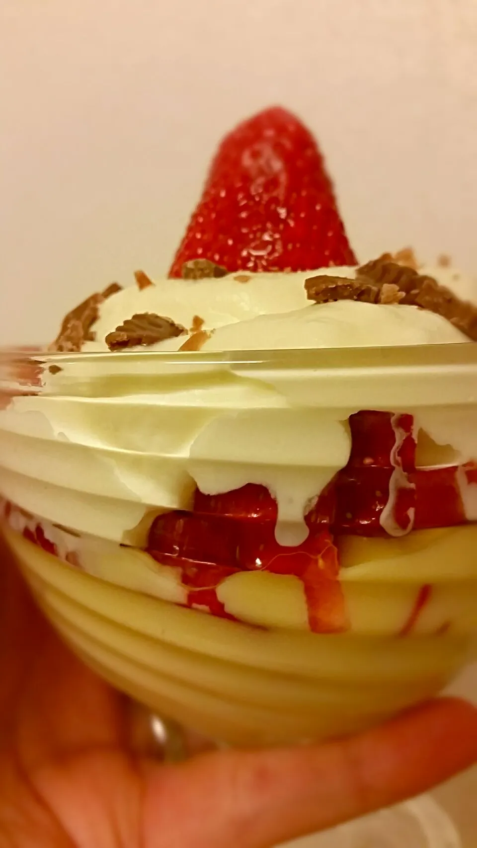 strawberries in a lake of vanilla cream with whipped cream|Najeskaさん