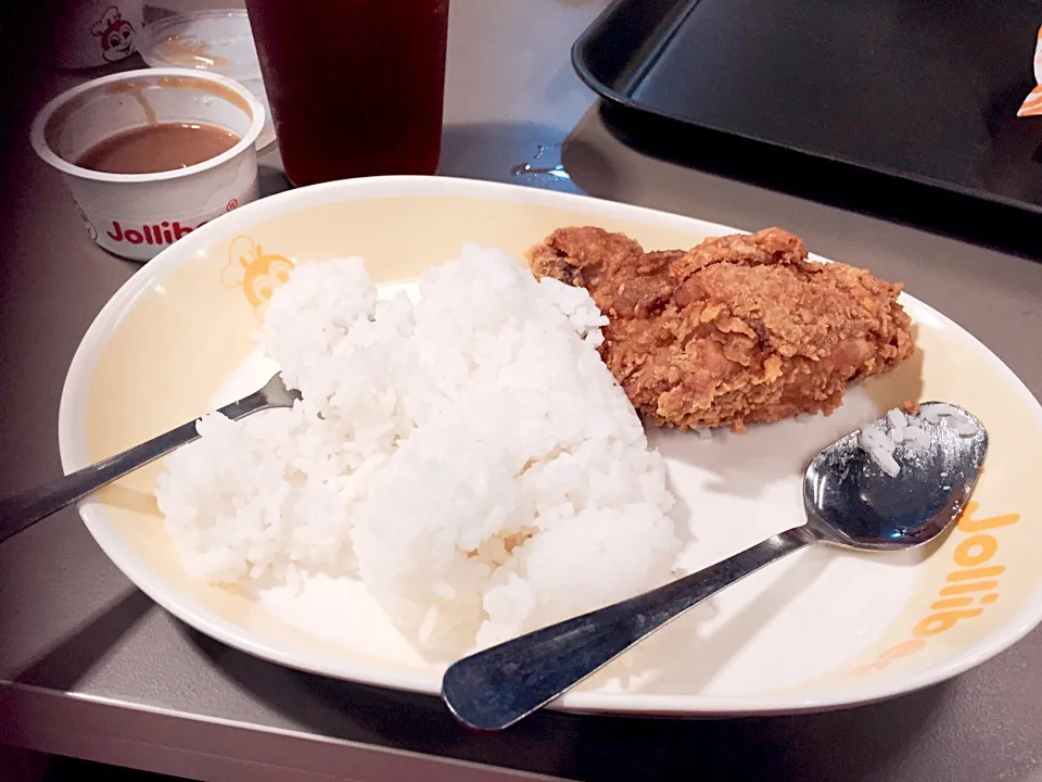 Jolibee fried chicken|Grace Cruzさん