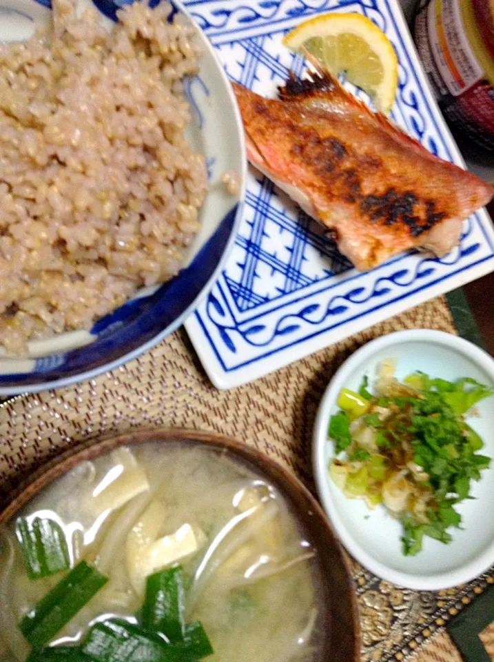 Snapdishの料理写真:赤魚＆しらす炒め＆もやしとニラと豆腐の味噌汁|まぐろさん