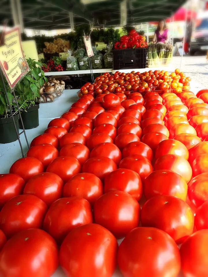 Snapdishの料理写真:ファーマーズマーケットのトマト🍅|erisさん