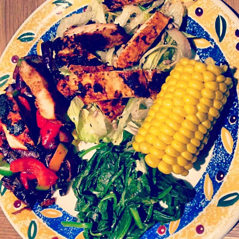 health in a plate 
boiled corn grilled chicken n veges :)|hinaさん