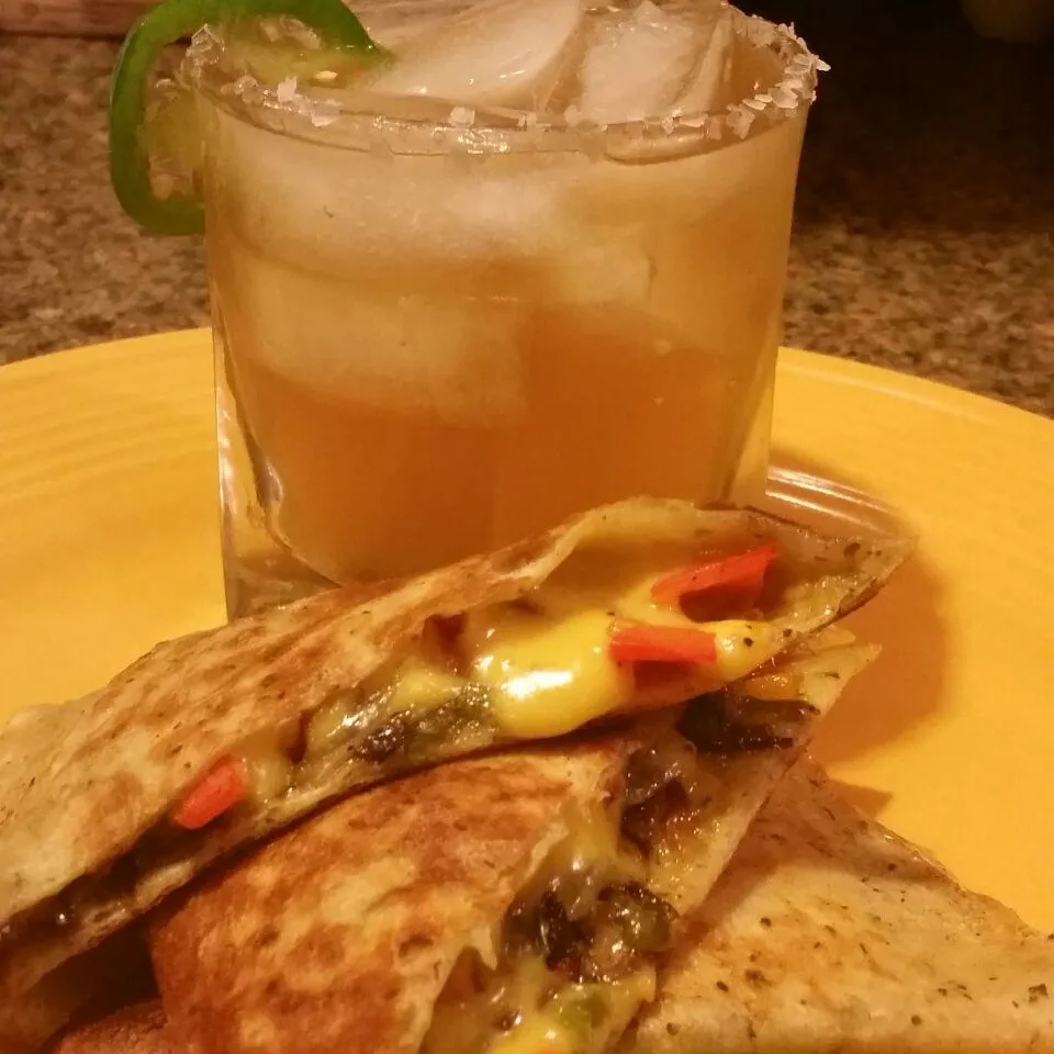 Jelepeno Margarita with a Bell Pepper and Onion Quesadila|Crystal Carltonさん