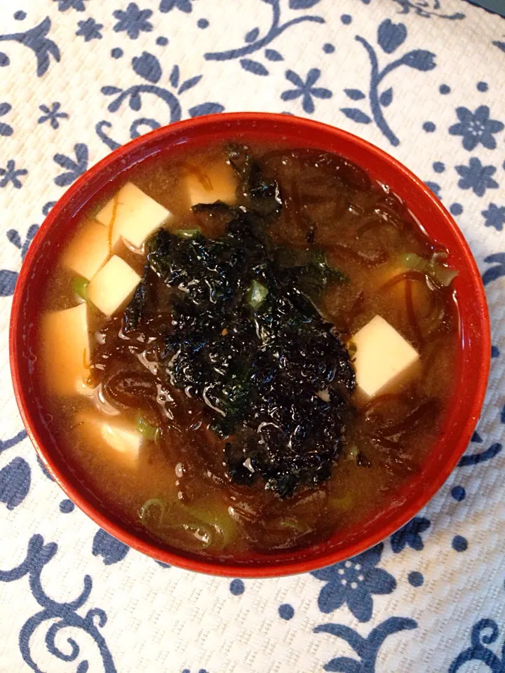 もずくと豆腐のお味噌汁。|かず吉。さん