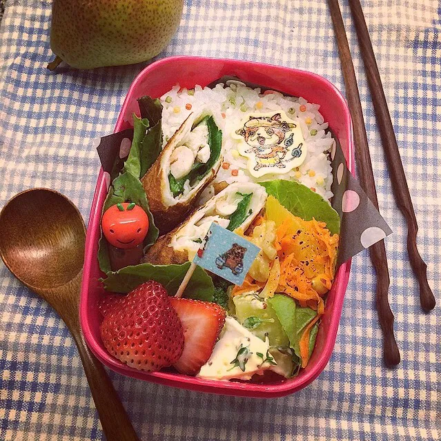 Snapdishの料理写真:Chicken and Spinach Spring rolls Lunch box.  チキンとほうれん草の春巻き弁当 ジェットニャンと一緒🎵|Yuka Nakataさん