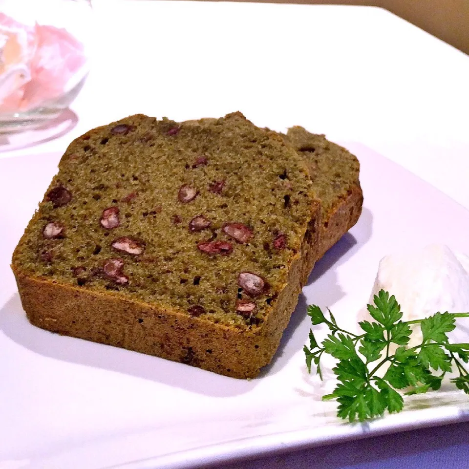 自家製粒あんと桜の塩漬けの抹茶パウンドケーキです☆|ビビチョコさん