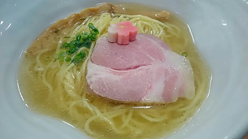 Snapdishの料理写真:鯛塩そば灯花の鯛塩そば ＠曙橋、四谷三丁目|大脇さん