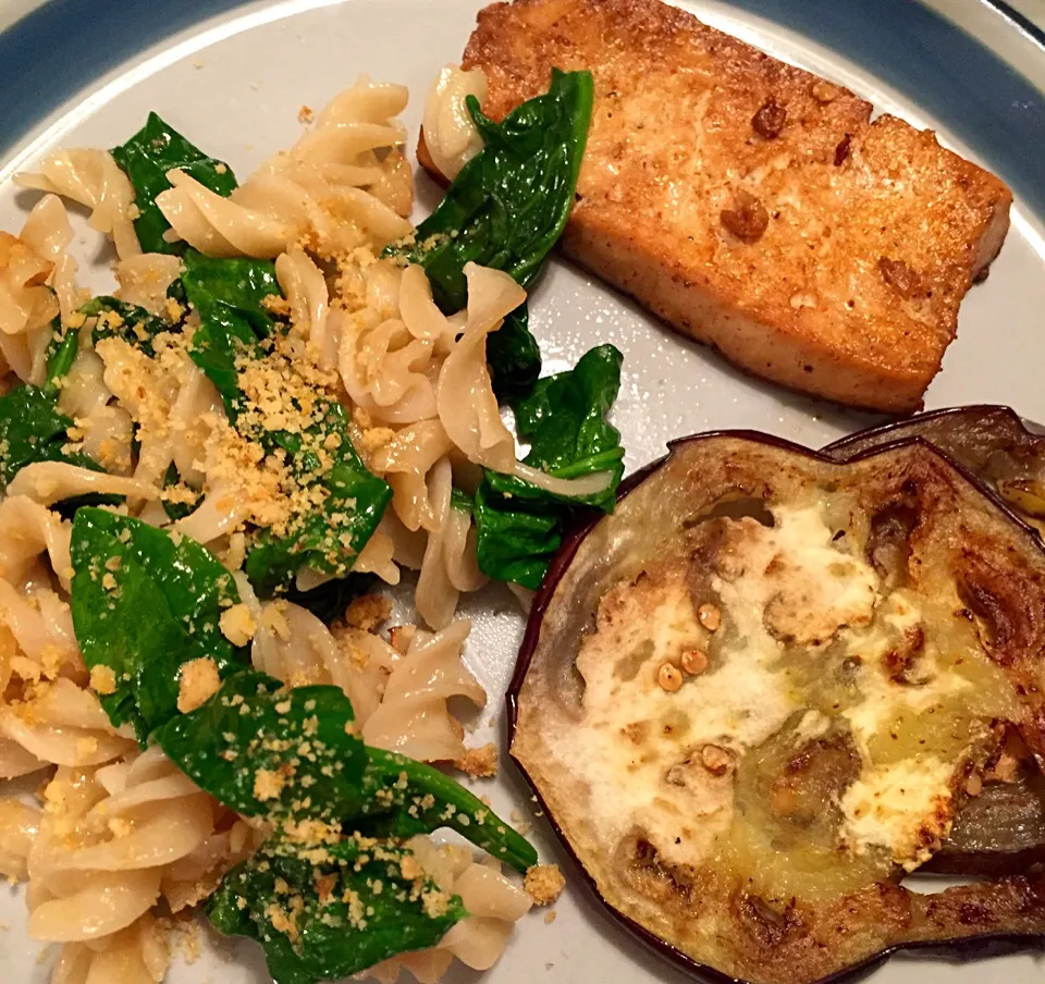 Garlic and spinach pasta with grilled tofu and eggplant|victoria valerioさん