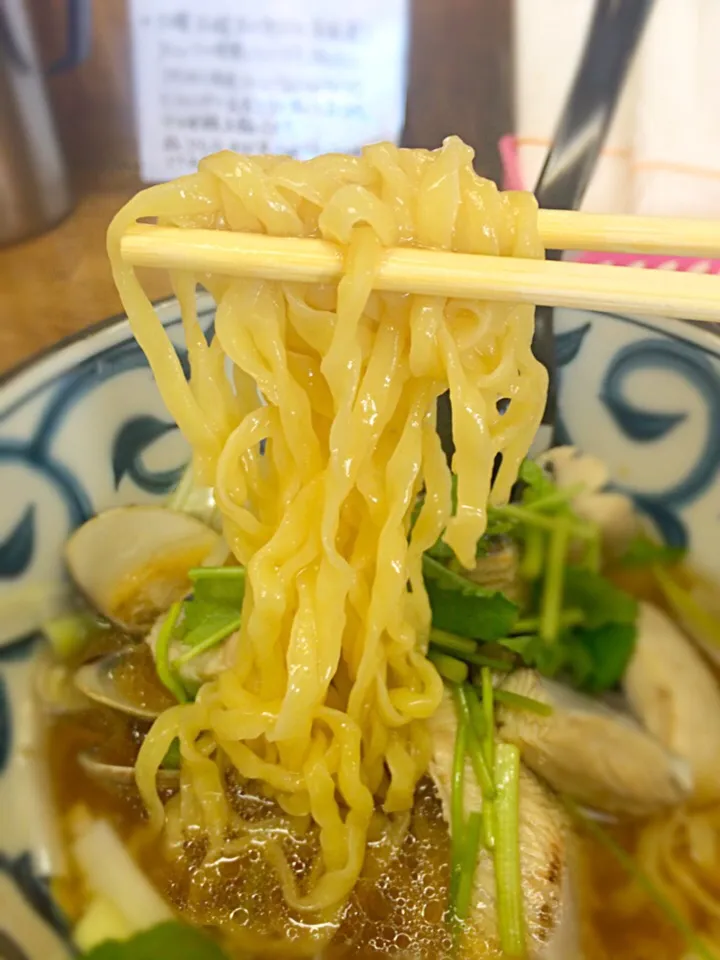 Snapdishの料理写真:漁師風アラ炊き中華そばの麺はぴろぴろ〜（＾Ｏ＾）|morimi32さん