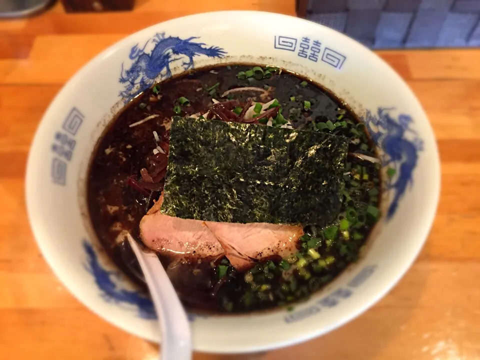 黒豚骨ラーメン|るっくさん