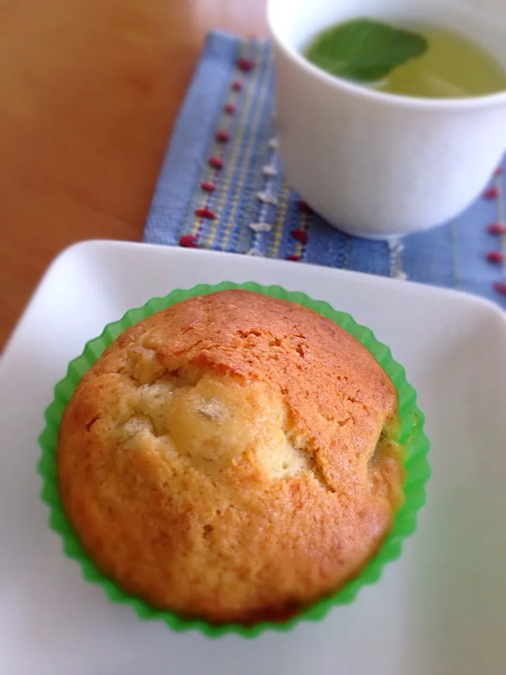 Snapdishの料理写真:バナナマフィン🍌とグリーンミントティー🍵|Yu Yu mamaさん