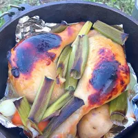 ダッチオーブンでローストチキン✳︎アウトドアごはん|すしたべろうさん