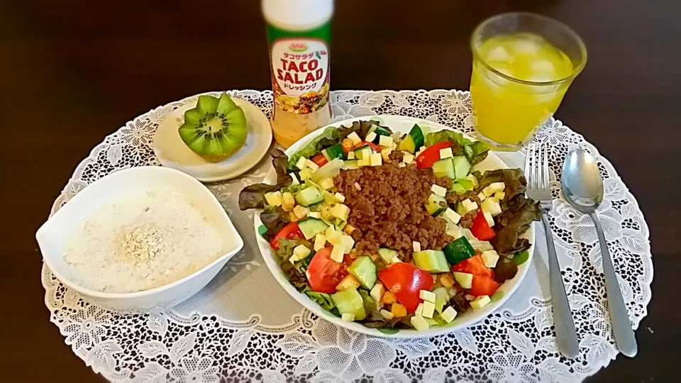 Taco Salad with Oatmeal and Kiwi for dinner|☆fayerie★フェイリー☆さん