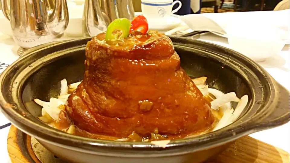 Slow braised pork knuckle|Skyeさん