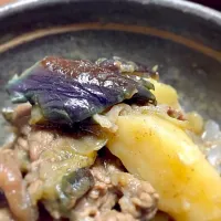 Snapdishの料理写真:肉じゃがに茄子いれた。|lionneさん