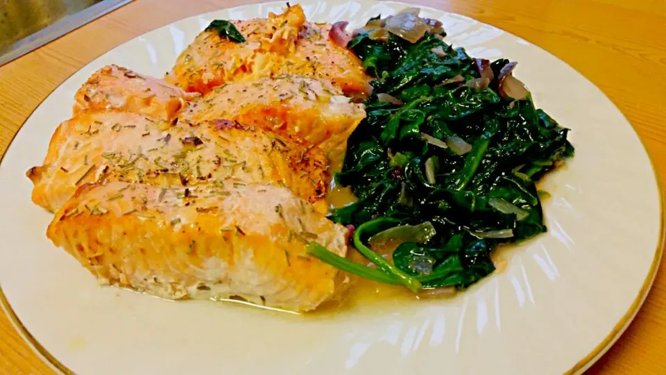 Salmon with spinach|Anri Janis Nastoさん