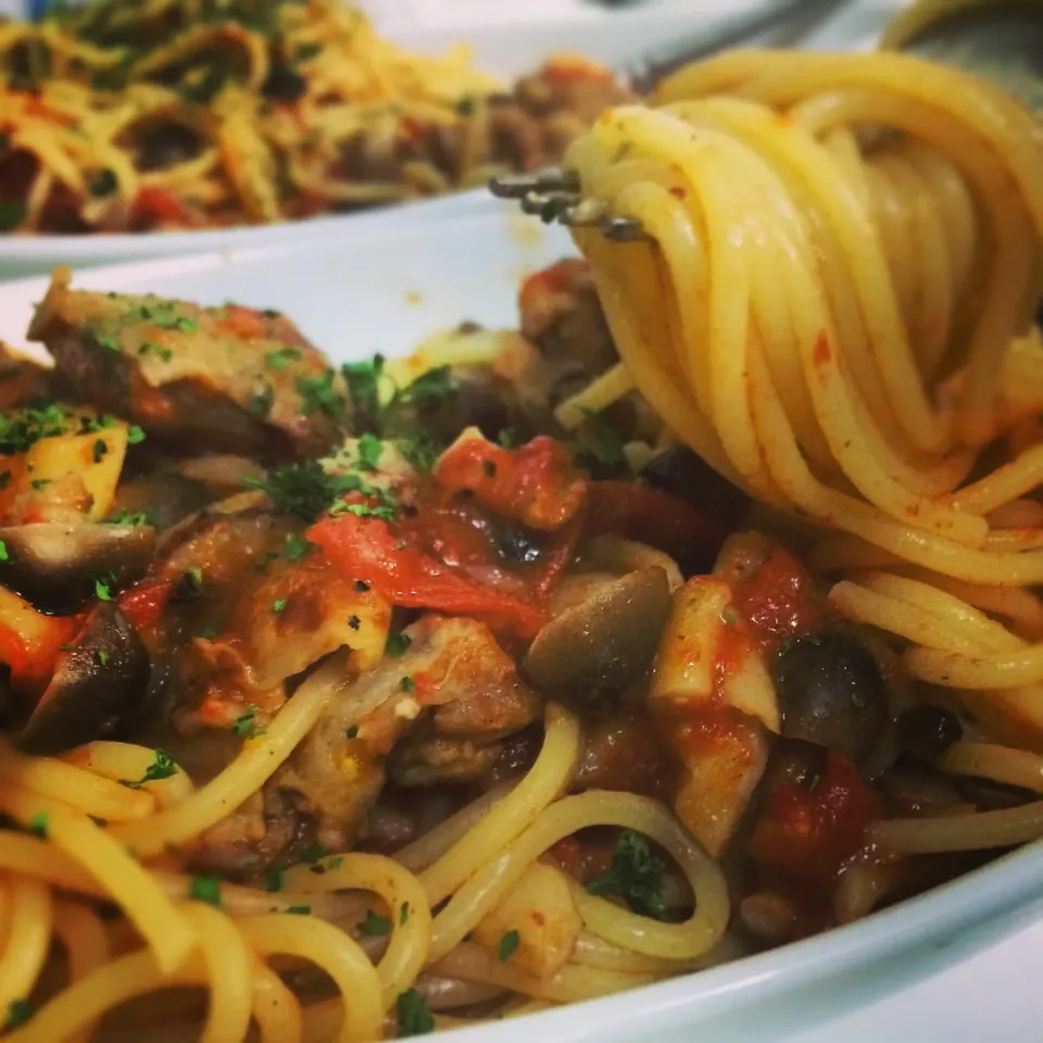 頂きものの新鮮トマトとパセリのしっかり塩レモン味🍝|Ryokoさん