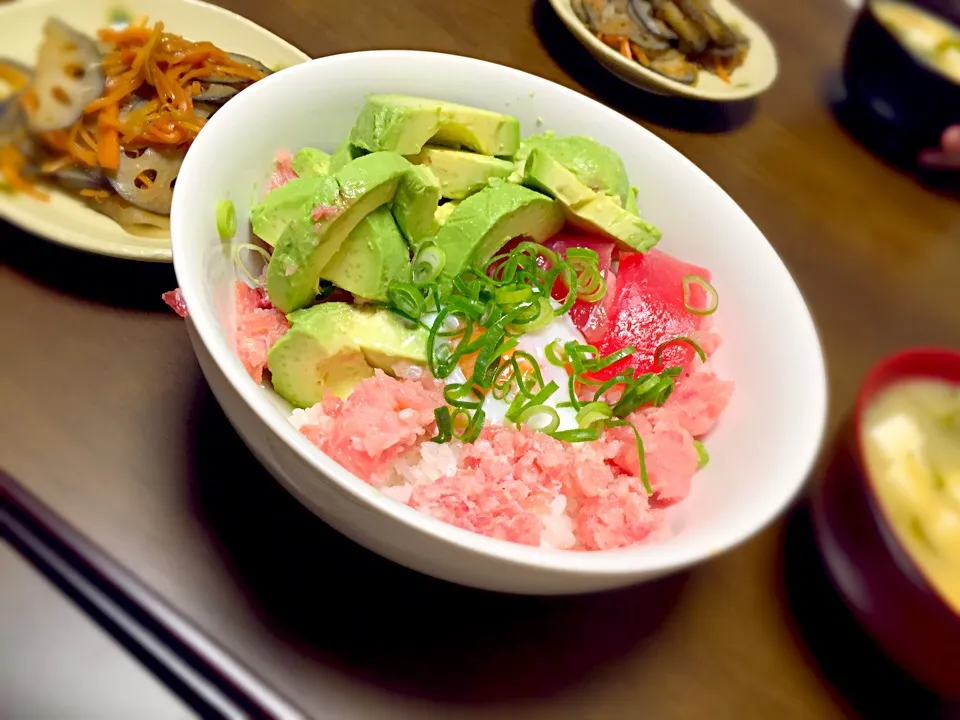 ねぎとろまぐろアボカド丼と蓮根のきんぴら|ゆうこ☻*さん