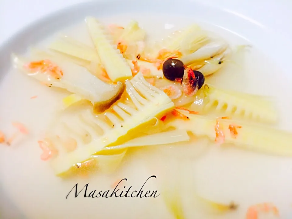 Snapdishの料理写真:Bamboo shoot,mushrooms&sakura shrimps soup.|Masakiさん