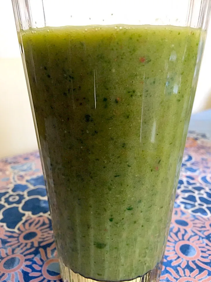 May 6th smoothie, spinach, grapefruit and strawberries, honey, water, chia seeds|YDKOさん