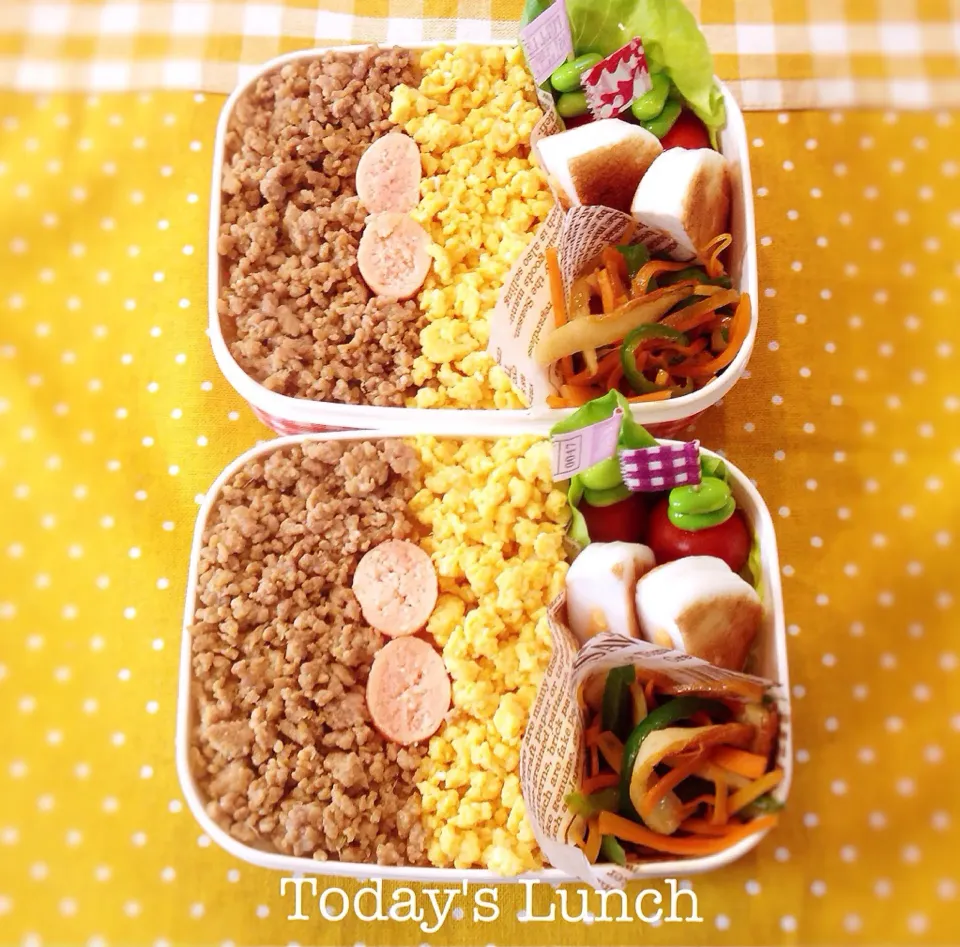 〜今日のお弁当〜二色そぼろご飯。明太子inハンペン焼き。チクワの青椒肉絲風。|Brendaさん