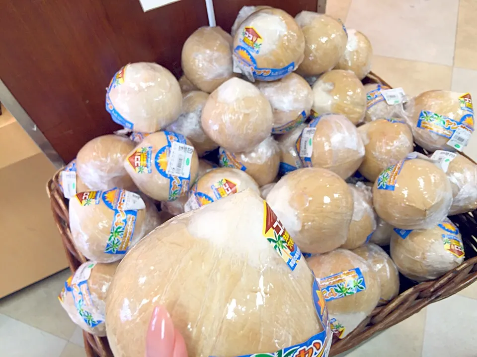 Snapdishの料理写真:Yeaaaaay coconut young :) semangat tiap hari olahraga klo begini mah ,beli banyak ah :)|reviliaさん