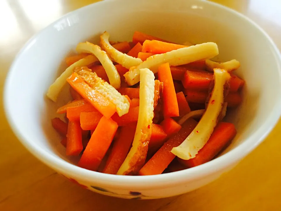 電子レンジで。人参と竹輪のきんぴら風和え物。ニンニク唐辛子を入れて～|とんすけ😋さん