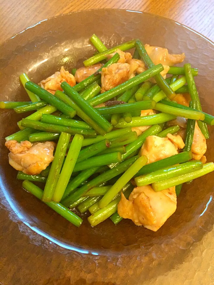 ニンニクの芽と鶏肉の炒め物|プラムてつ。さん