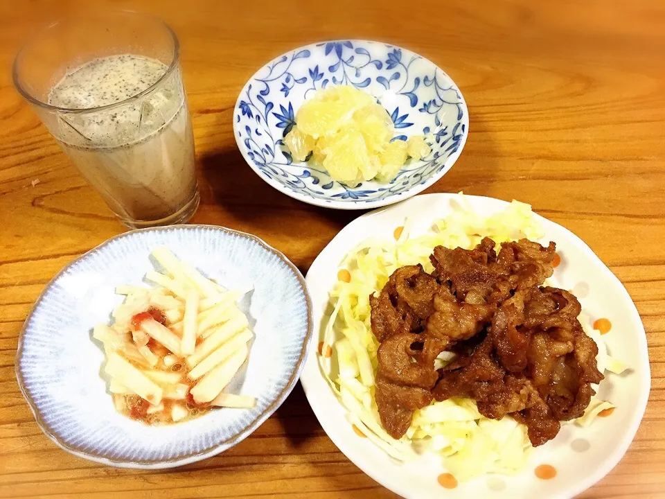 Snapdishの料理写真:豚肉の生姜焼き、山芋、梅肉の和え物、文旦、黒胡麻、アーモンド、きな粉牛乳。|pepiさん