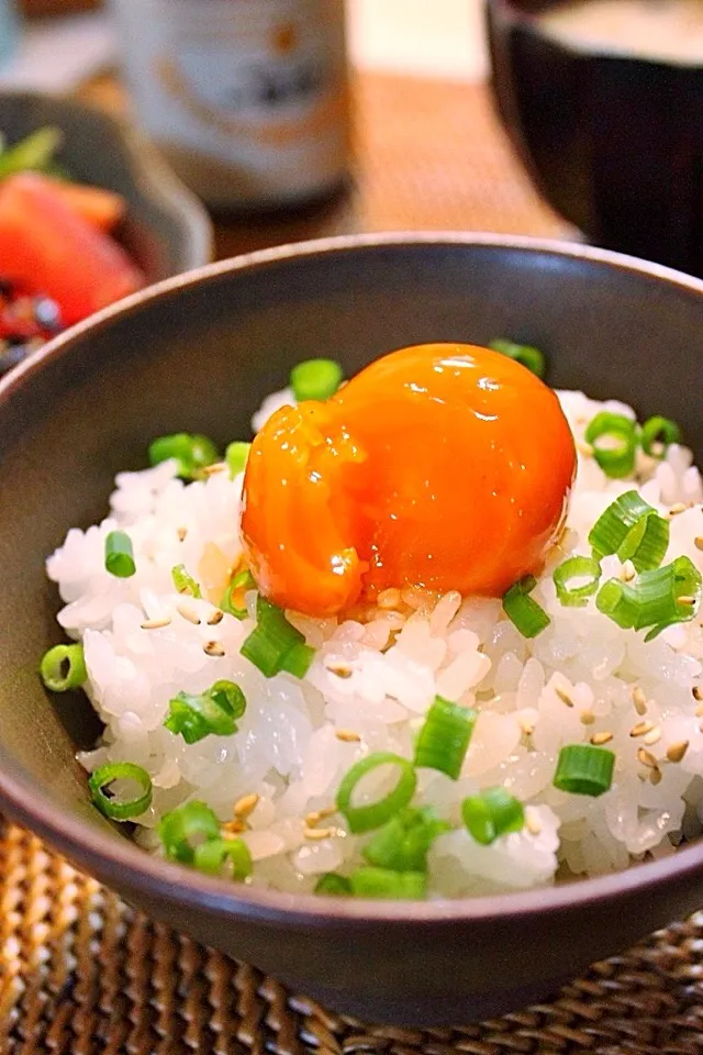 冷凍卵の酢醤油漬け丼|はさん