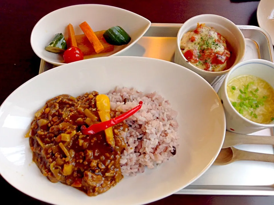 カフェランチ 根菜カレーです🌟|あゆみどんさん