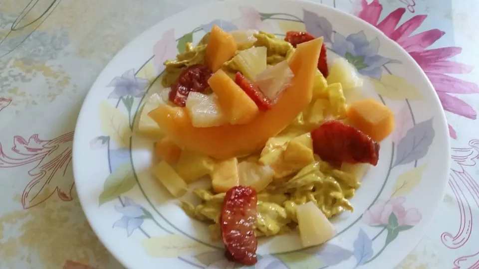 Chickencurry salad with Cantaloupe, Ananas and Bloodorange 
#Chicken #Salad|Najeskaさん