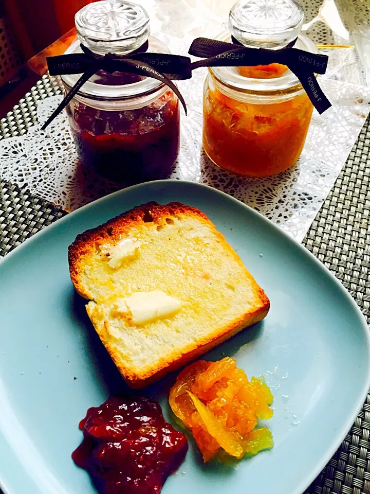 初めて作った食パン🍞と甘夏マーマレード、いちごジャム|atsukoさん