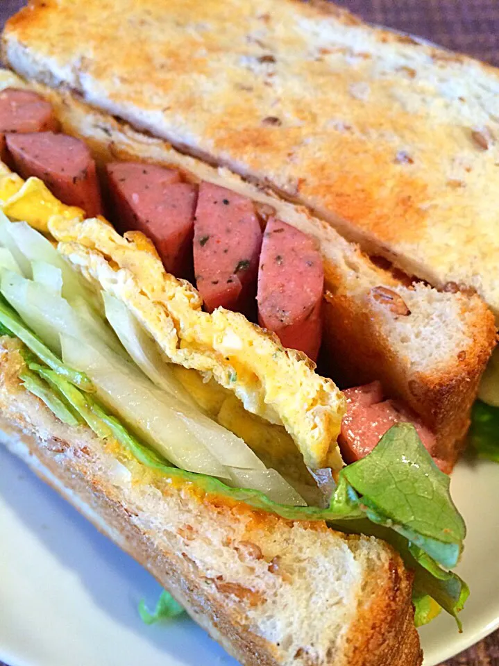 Chorizo egg and veggy toasted rye bread sandwich... For my lunch|Nigelさん