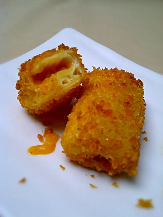 Snapdishの料理写真:Risoles rogut pedas|Mayang Syafrinaさん