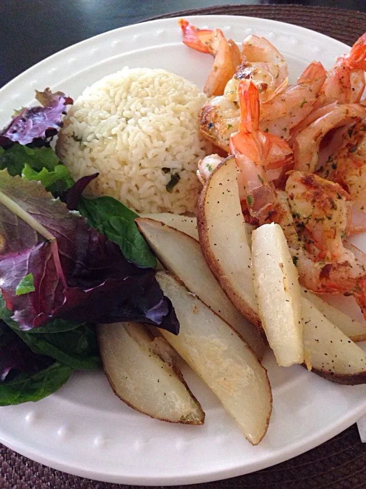 Camarones Al Mojo de Ajo ( Shrimp in Garlic ) Spanish rice, spring salad & baked potatoes|killyさん