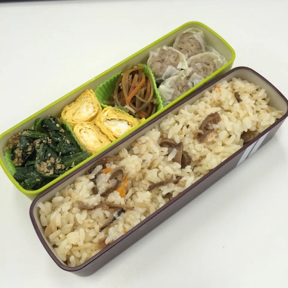 弁当（シュウマイ、きんぴら、玉子焼き、ほうれん草胡麻和え、炊き込みご飯）|SasaMasa213さん