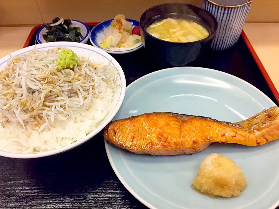 銀鮭の照焼きとしらす丼|流線形さん