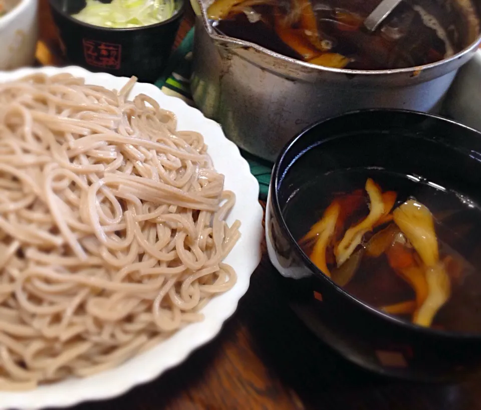 親父の手料理  舞茸と茄子のつけ汁そば|ぽんたさん